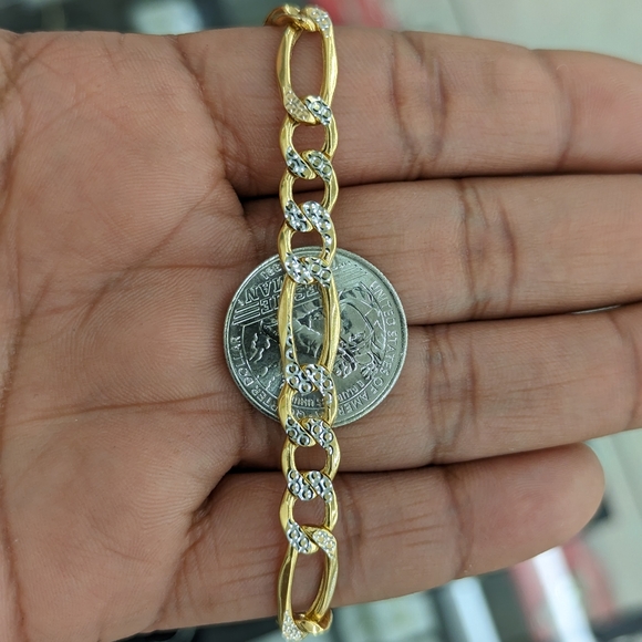 10kt Real Gold Figaro Diamond Cut Bracelet 8.1mm 8 Inch - Picture 9 of 11